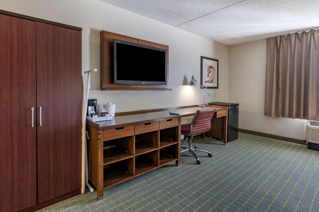 Quality Inn Lexington -Horse Park Екстериор снимка