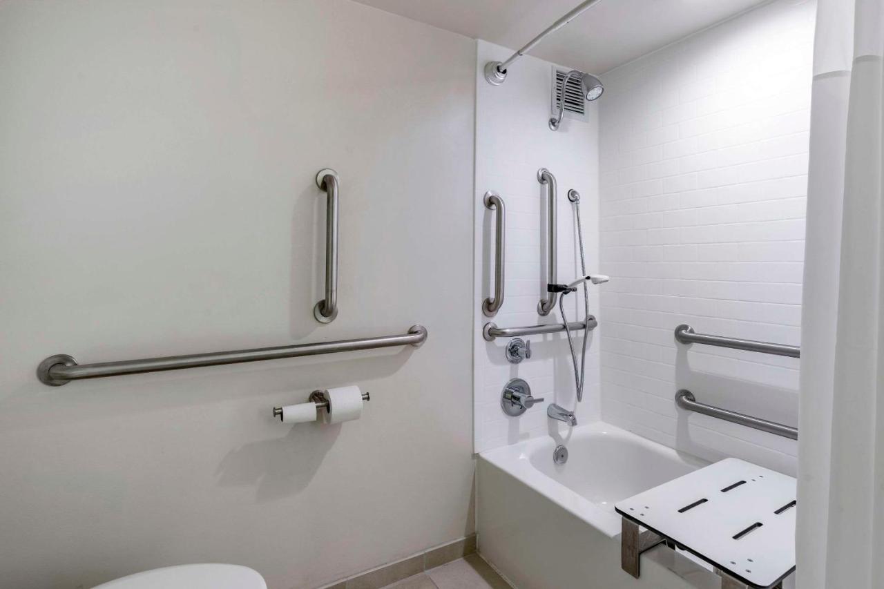 Quality Inn Lexington -Horse Park Екстериор снимка