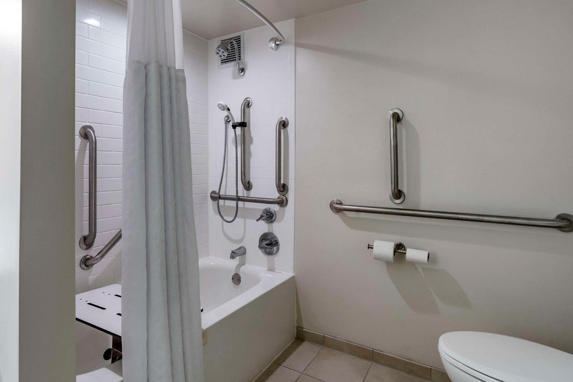 Quality Inn Lexington -Horse Park Екстериор снимка